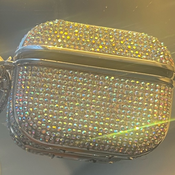 AirPods Pro 2 case - Picture 5 of 8